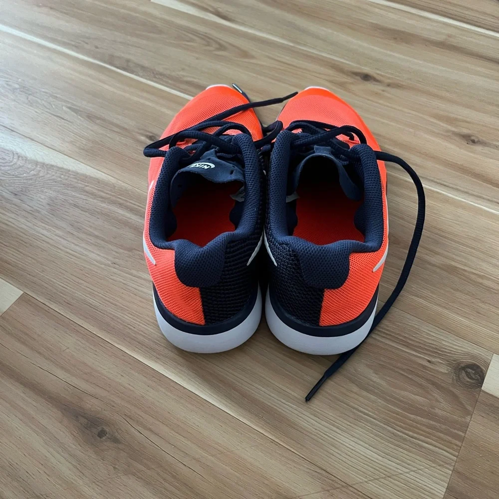 Nike youth / kids sneakers